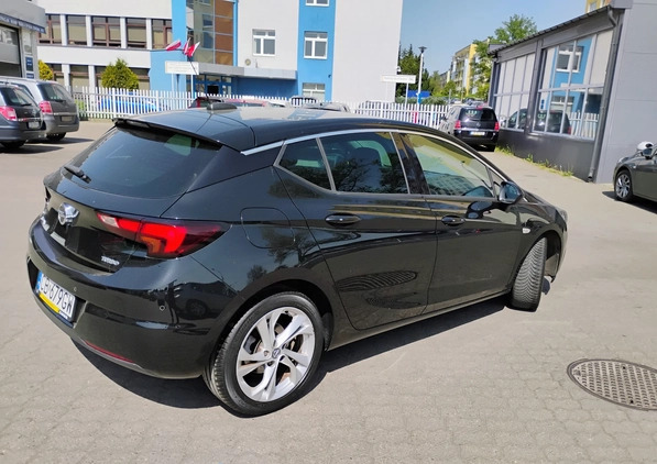 Opel Astra cena 54900 przebieg: 89320, rok produkcji 2017 z Cieszanów małe 211